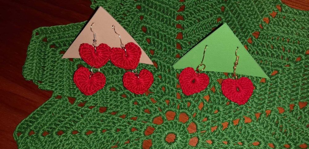 Brincos feitos à mão em croché, preço na descrição, cada par