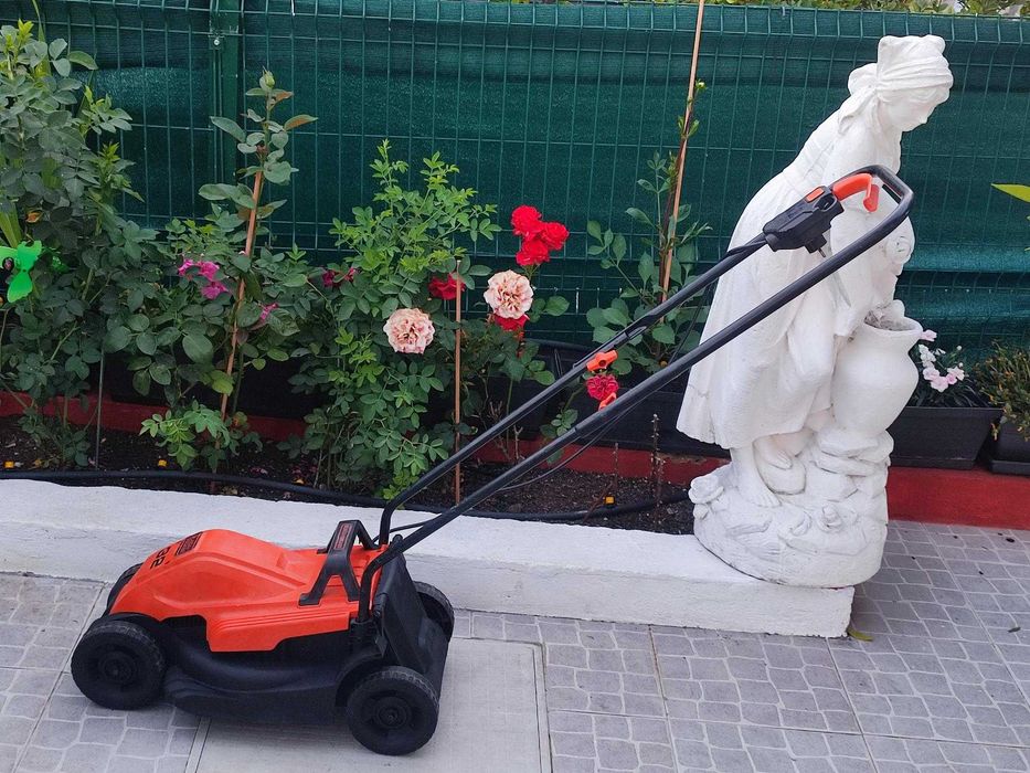 Maquina cortar relva Black+Decker