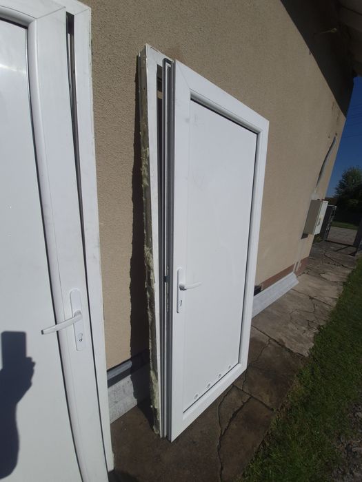 Drzwi techniczne pvc gospodarcze prawe I lewe.