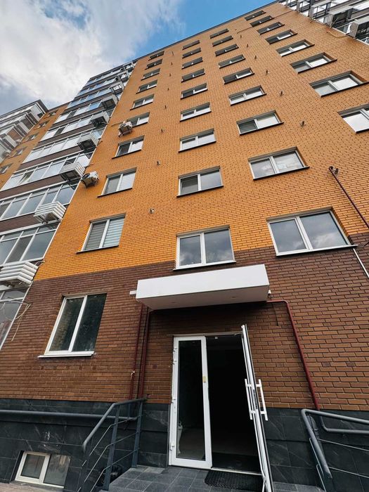 Продається двоповерхова квартира в центрі.