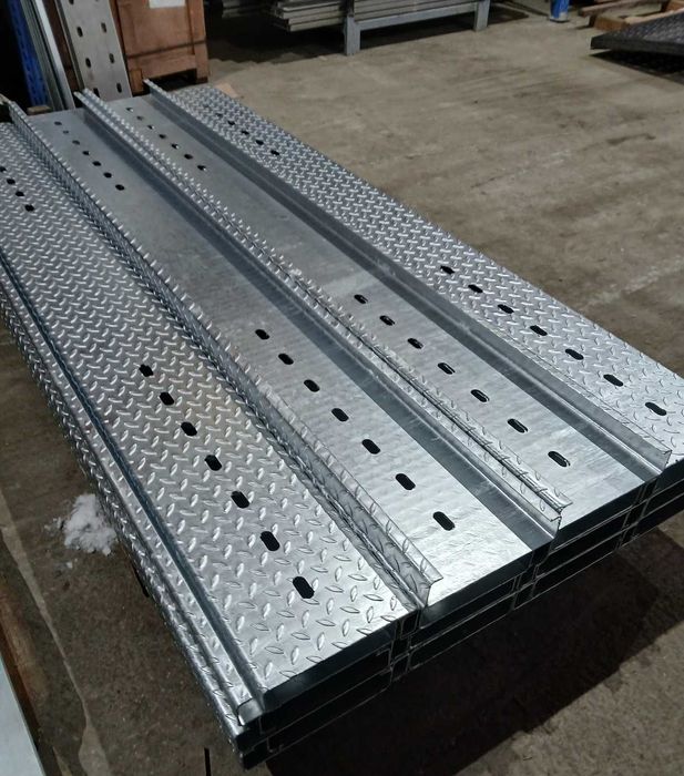 Blacha stal ocynkowana z otworami 4mm - panel do produkcji auto-lawet.