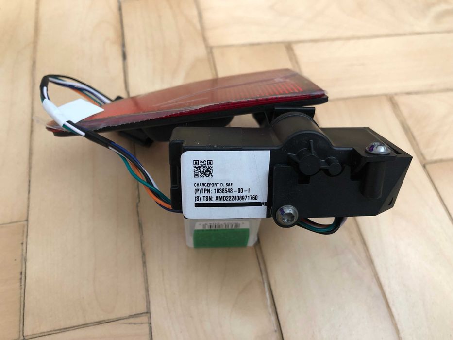 Лючок дверка порта зарядки Tesla Model S X 3 Y Америка Європа: 125