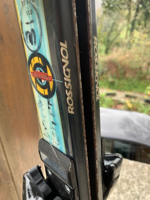 Ski e bastões de ski