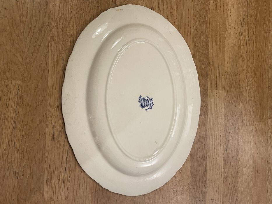 Bonito prato antigo em porcelana inglês