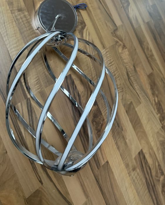 Lampa wiszaca srebrna