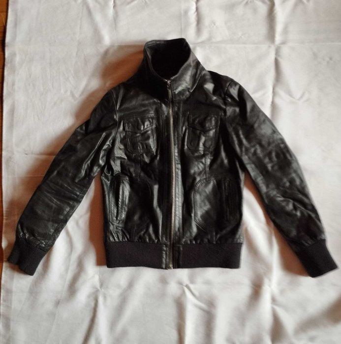 Чоловіча шкіряна куртка-бомбер чорна  вживана без пошкоджень