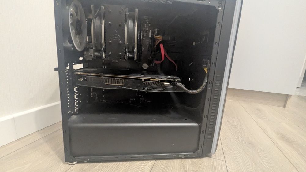 Ігровий пк Asus 1070, 16 GB оперативної пам'яті та 15-9400f SSD 128гб