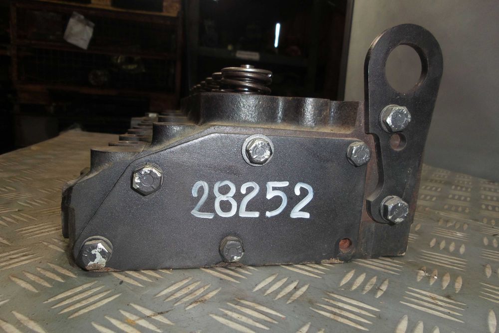 Głowica do silnika Perkins 4.236. Cylinder head Perkins 4.236