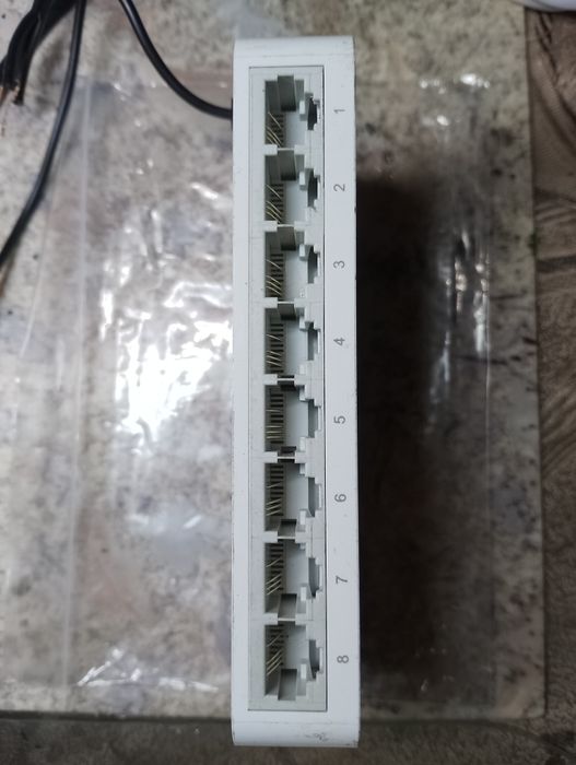 Комутатор (свитч) TL-SF1008D
