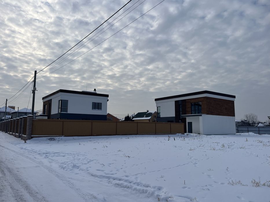 Преміум- локація під Києвом: будинок в КМ біля озера та пляжу