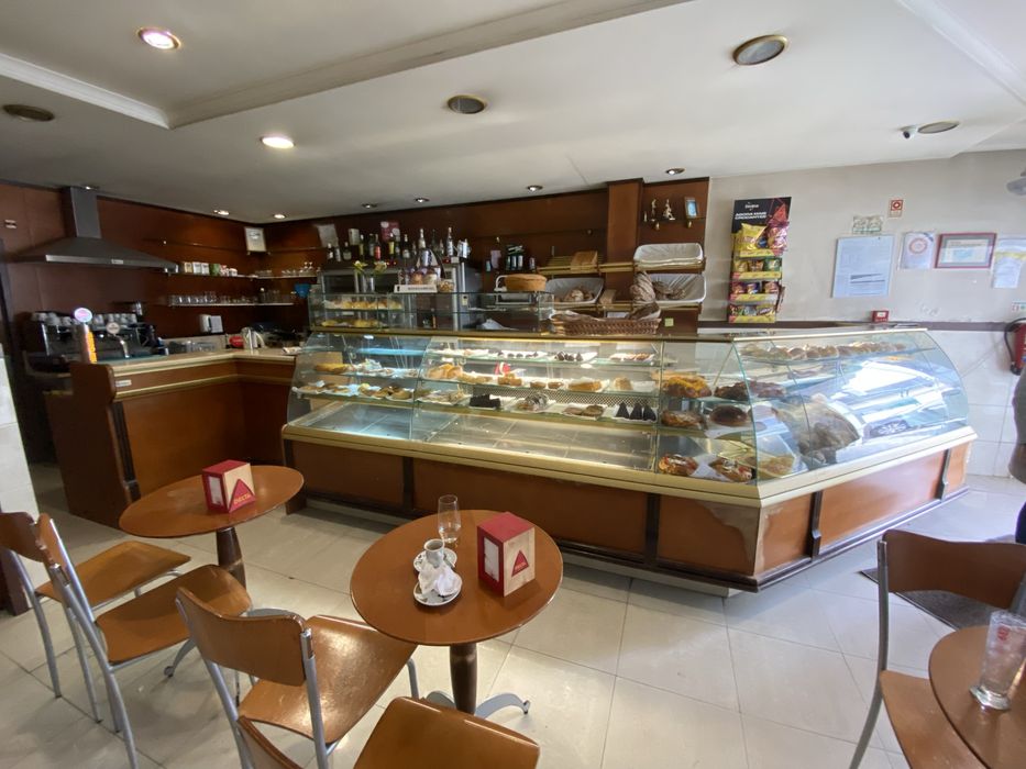 Vitrines + mesas + cadeiras