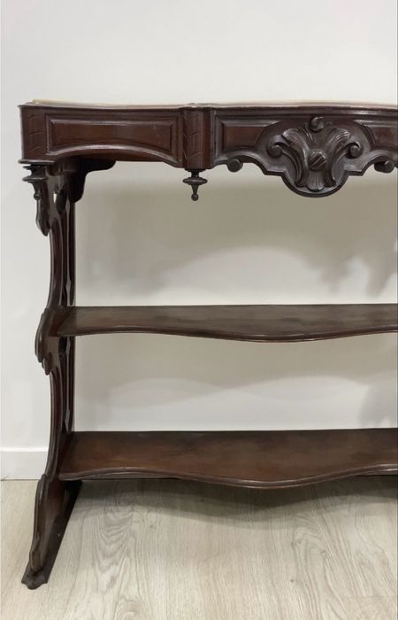 Antiga consola / credencia.