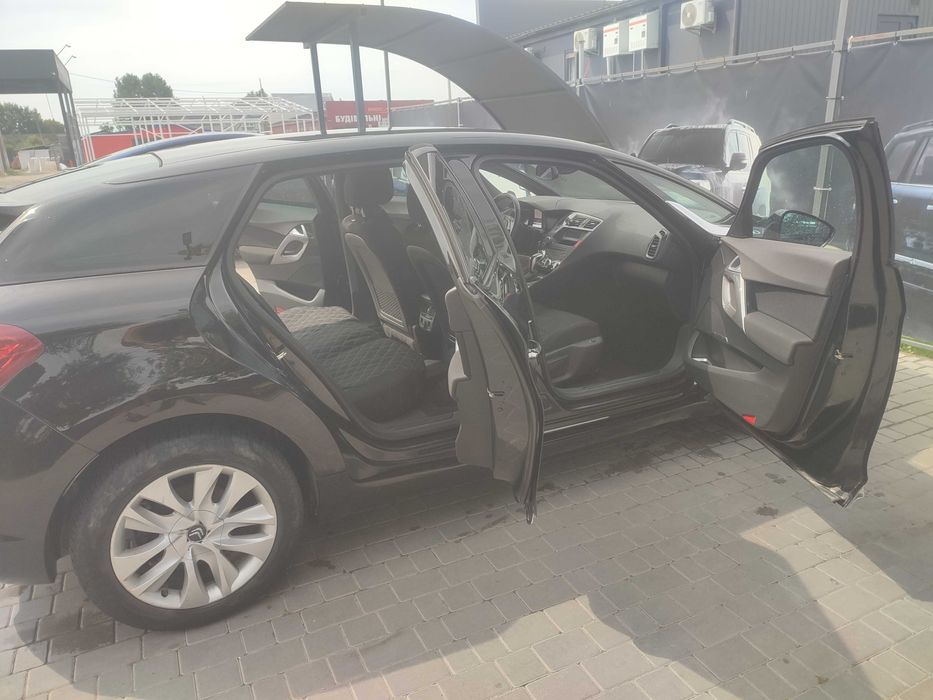 Автомобіль Citroen DS5