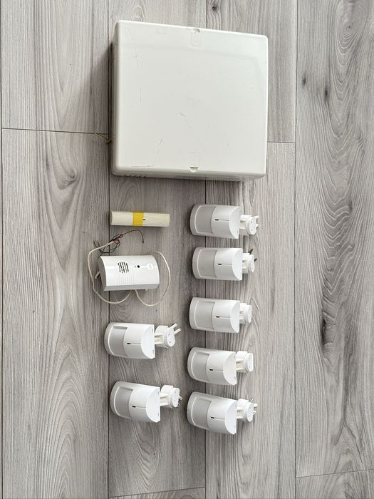 Zestaw alarmowy Satel PERFECTA 16-WRL + Klawiatura + 7 czujek + Baterie