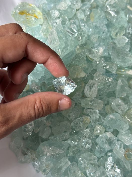 Água Marinha Facetada com Inclusões 18.30cts