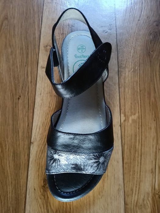 Sprzedam buty damskie, rozmiar 39, z wygodną podeszwą, NOWE!