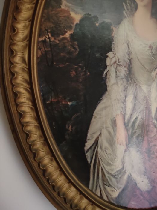 Quadro Clássico Oval – Retrato Aristocrático com Moldura Dourada