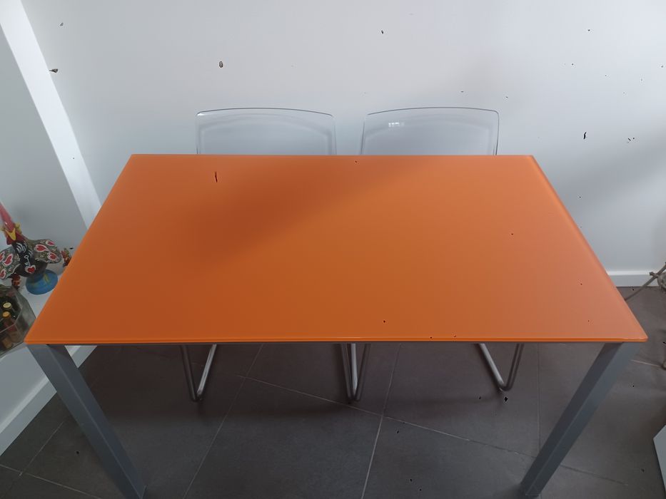 Mesa de cozinha com cofre Cancio