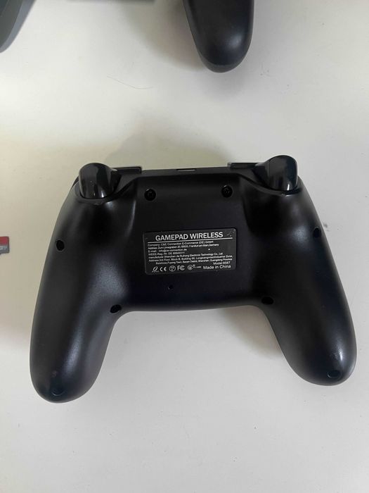 Zestaw Nintendo Switch V2 + karty microsd + pad + dodatki