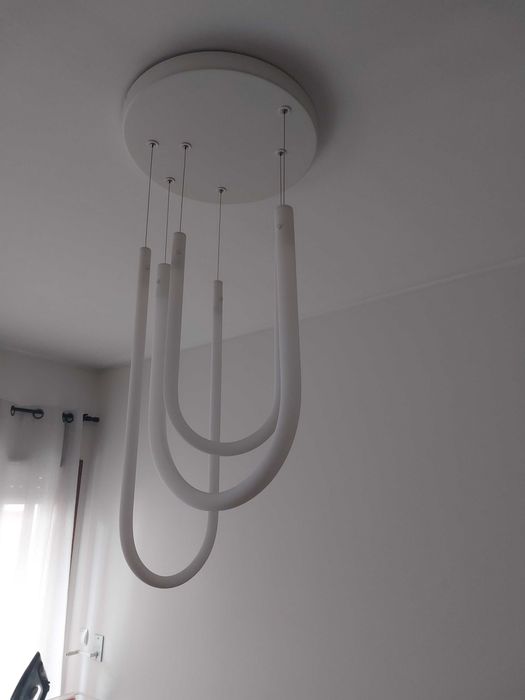 Candeeiros de Teto e Parede - Elegância em Cada Detalhe