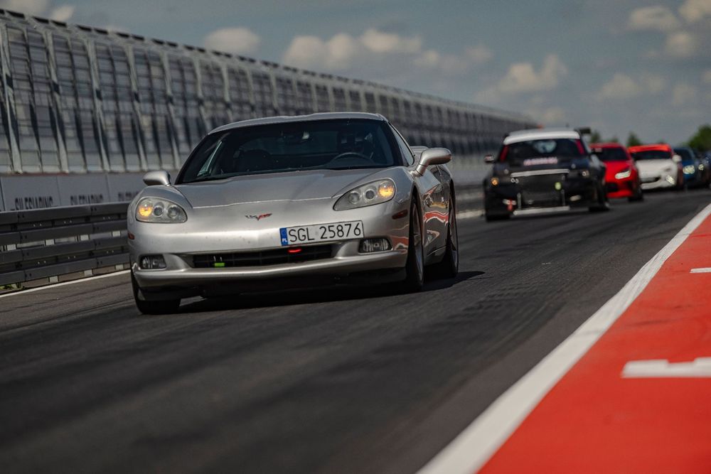 Chevrolet Corvette manual!! 2007 LS2 nowe części opony runflat