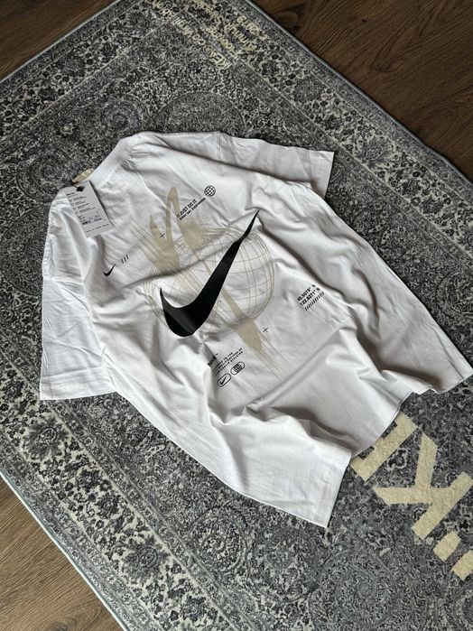 Біла футболка Nike