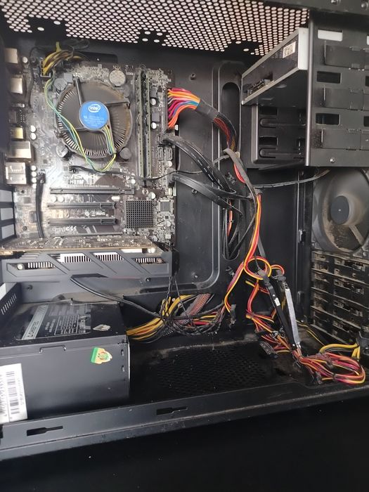 Sprzedam komputer z monitorem