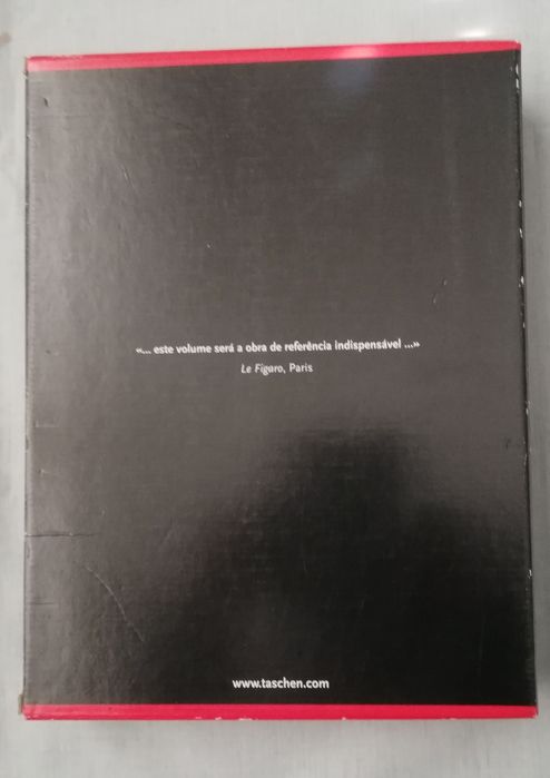 2 livros sobre a obra de Salvador Dali