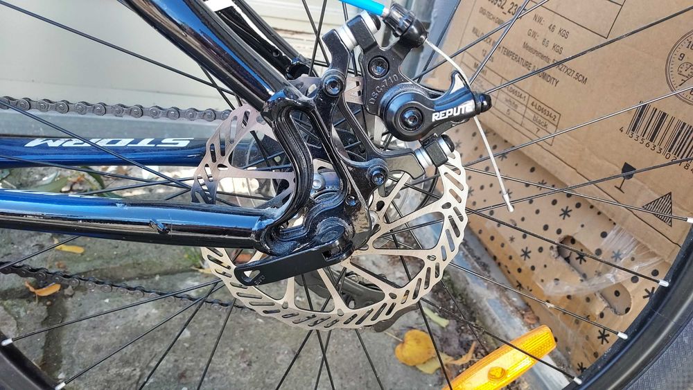 Rower młodzieżowy model MTB Storm Racer 1.0 na kołach 26 cali z ramą o rozmiarze 15 cali.