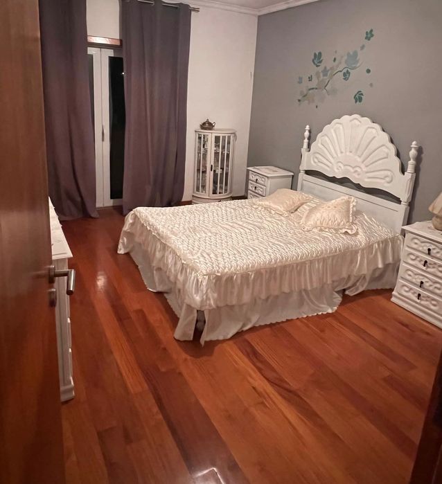 Quarto para arrendamento com luz e água incluído