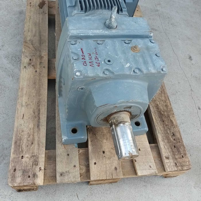 Motoreduktor Sew 11kw 48 onr/min oś 70mm