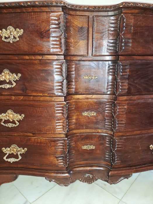 cómoda vintage  com 4 gavetões