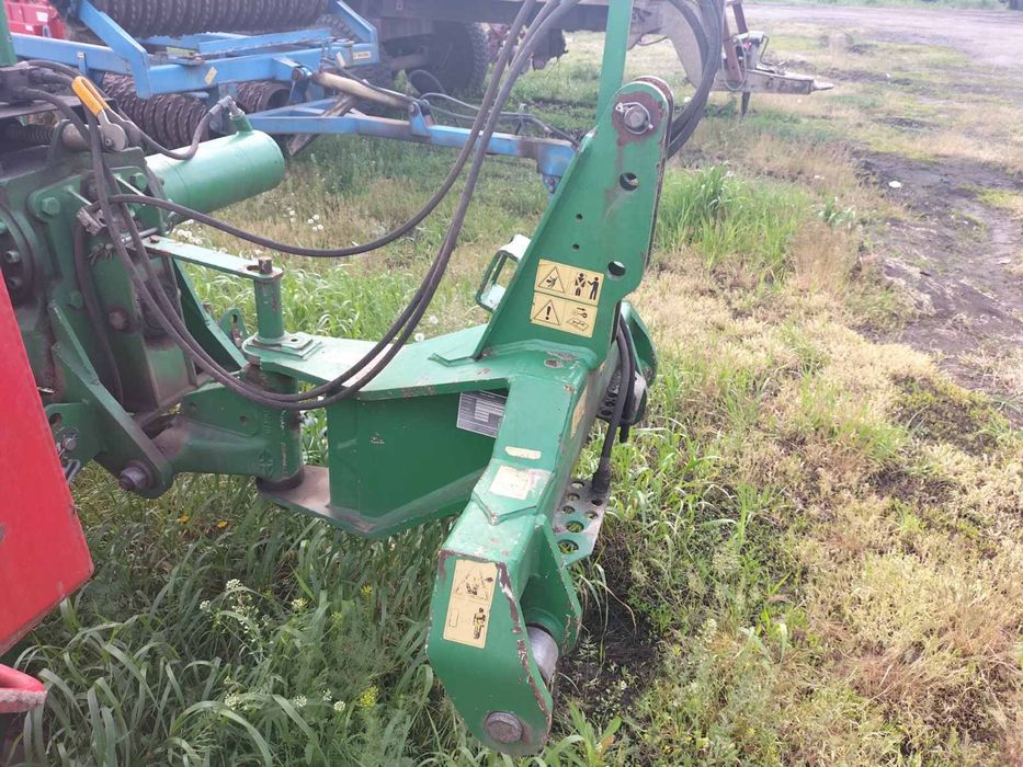 Продам плуг John Deere 3810