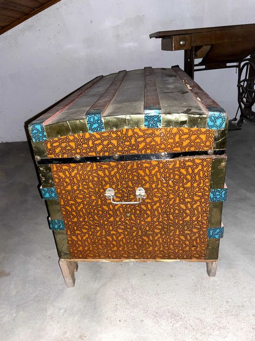 Vendo baú com apoios