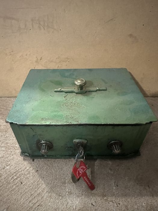 Cofre em ferro antigo