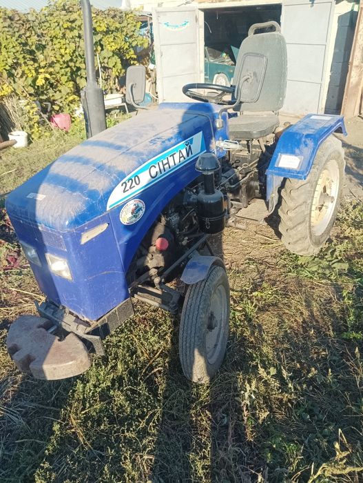 Трактор XINGTAi- сінтай 220 2011р.в з навісним..