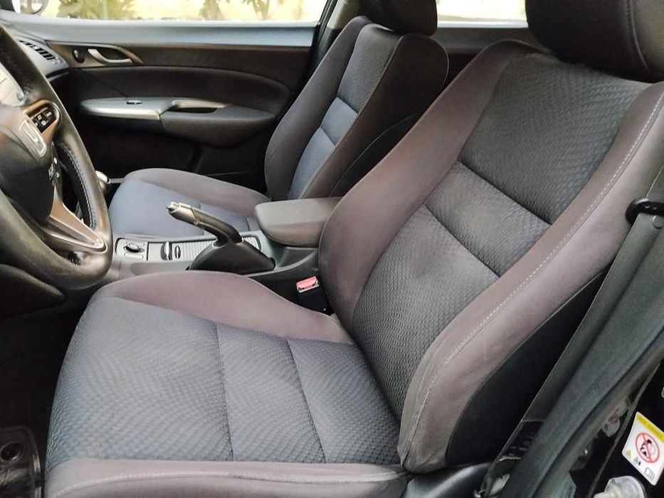 Vendo HONDA CIVIC 5DR 6 velocidades de 2009