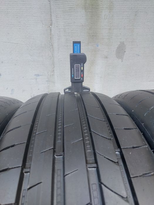 Шини  r18  215-50  Goodyear  2024 рік як Нові