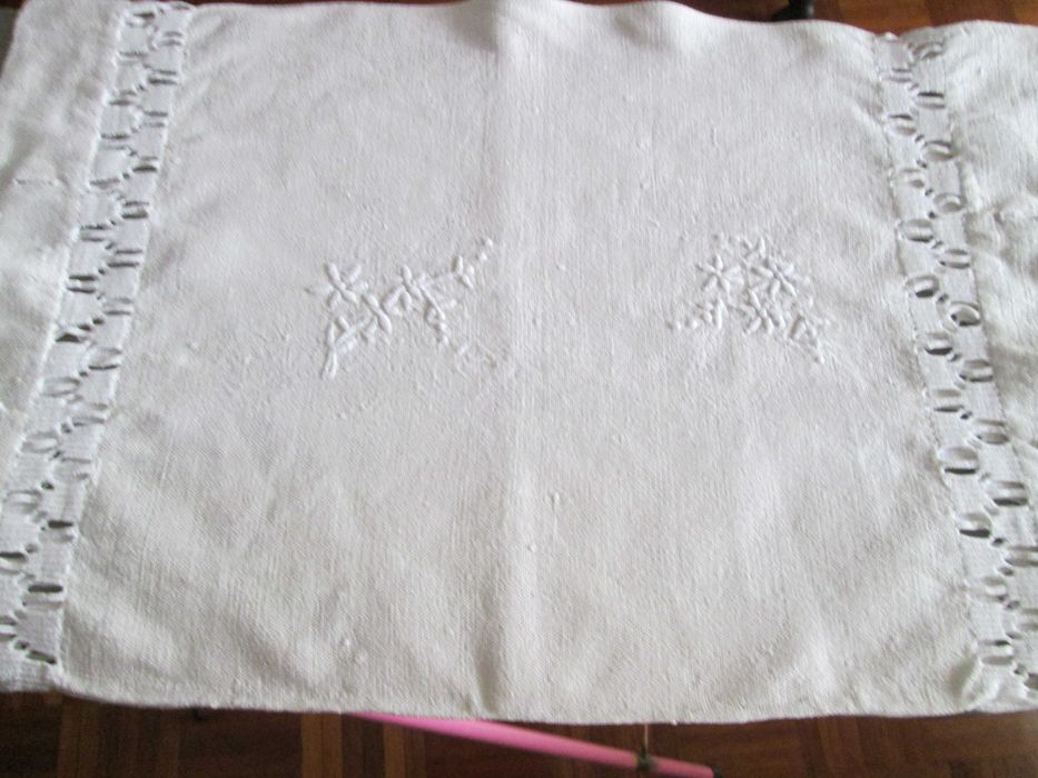 colcha e 12 lençois em linho artesanal novos, do sec. XIX e XX