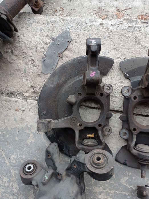 Цапфа задня поворотній кулак Dodge journey 12-2020р