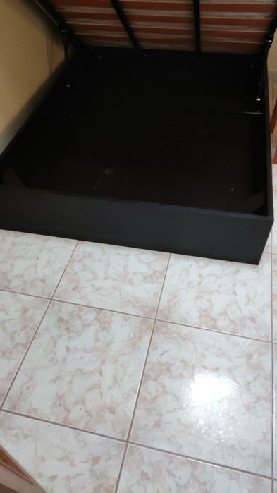 Cama completa( colchão e estrado)