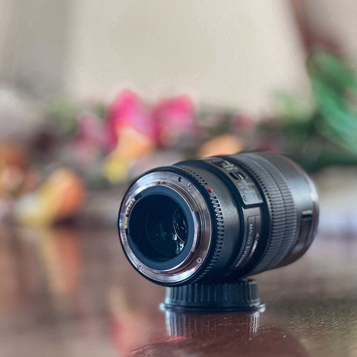 Canon EF 100mm f/2.8 L IS USM C/ Nova