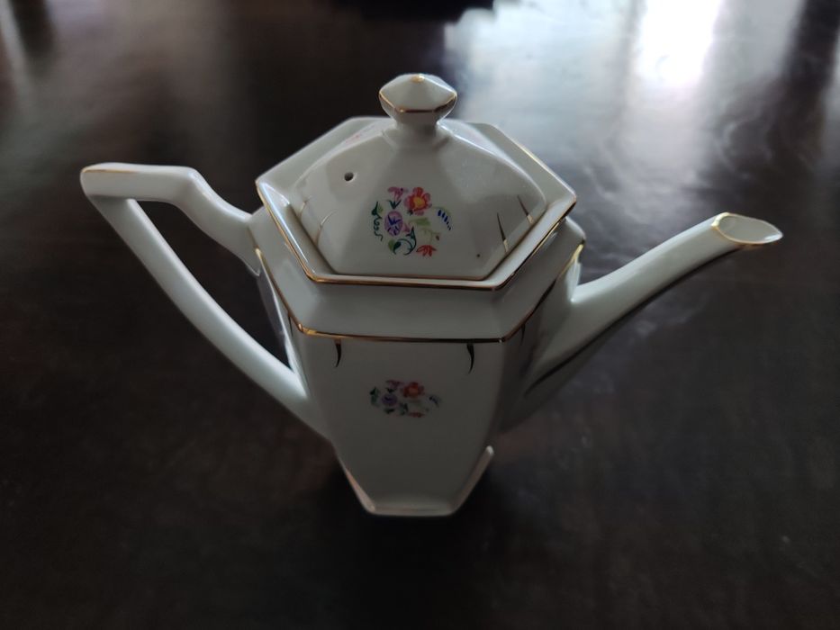 BAIXA DE PREÇO - Serviço café Vista Alegre impecável