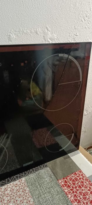 Placa de Indução Zanussi , vidro partido