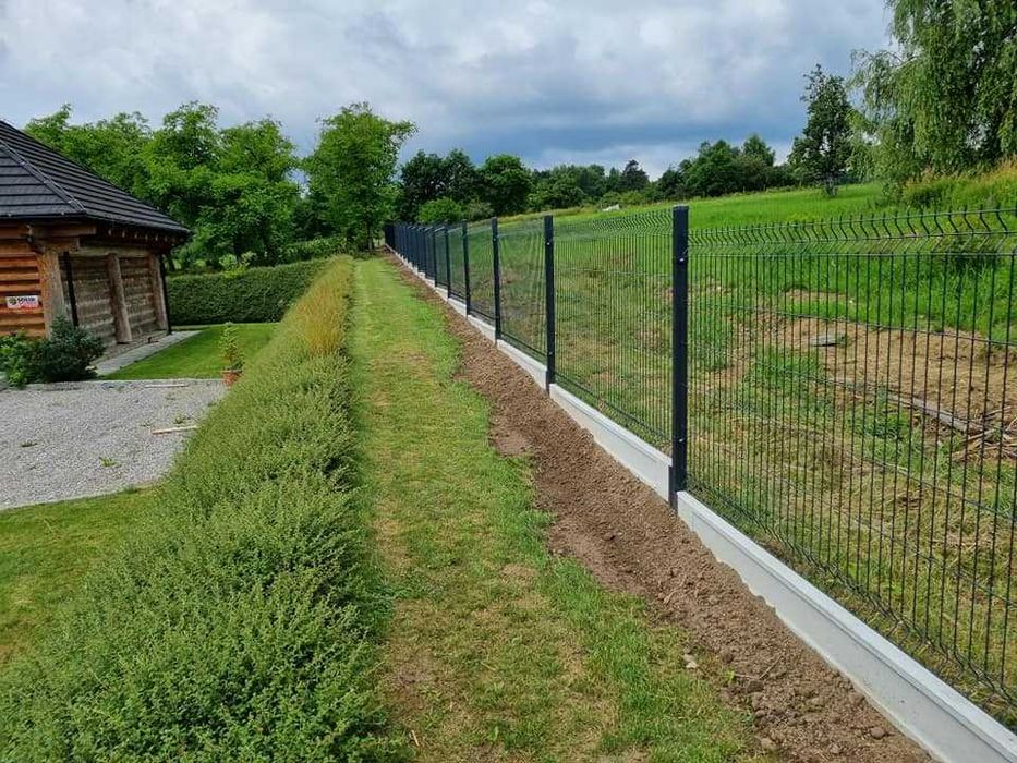Ogrodzenie panelowe wysokość 123cm fi 4mm + podmurówka 20cm + montaż