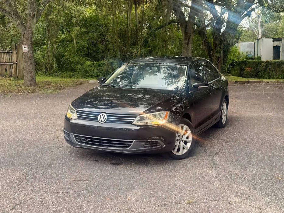 Volkswagen Jetta SE      2013