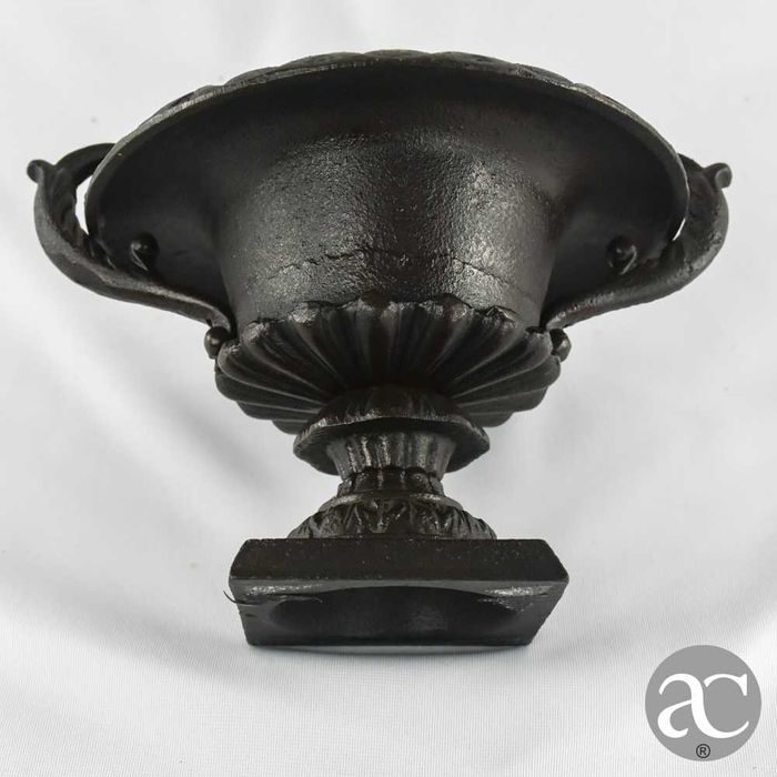 Pequena Urna em ferro fundido