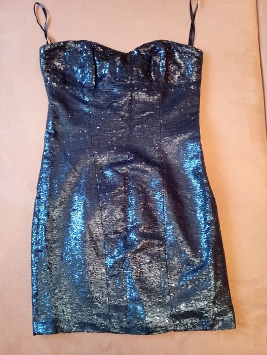 Granatowa sukienka New Look cekiny