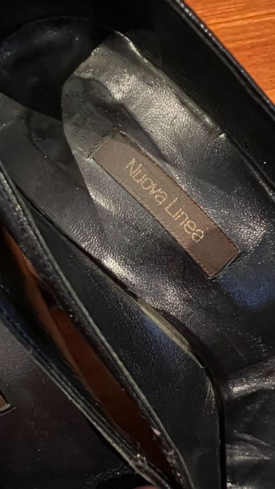 Sapatos de salto médio pretos de pele estilo anos 2000 / y2k