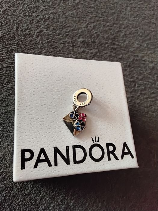 Charms koperta z bratkami